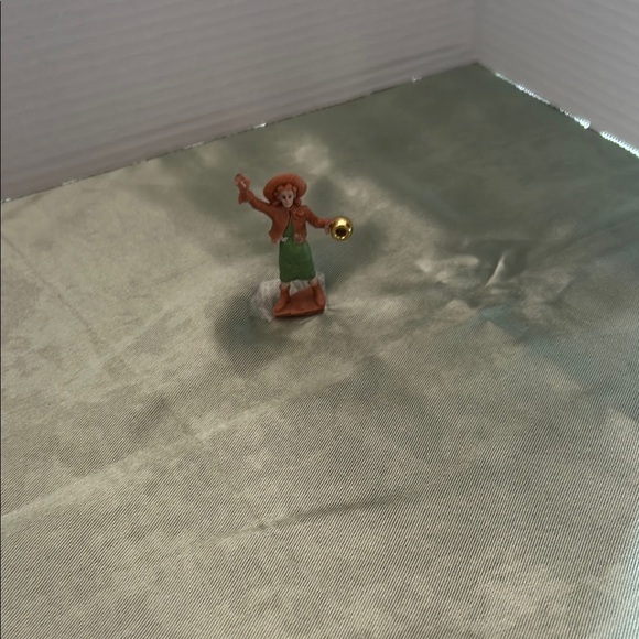 Charming Figurine with Green and Brown Attire - Picture 4 of 6